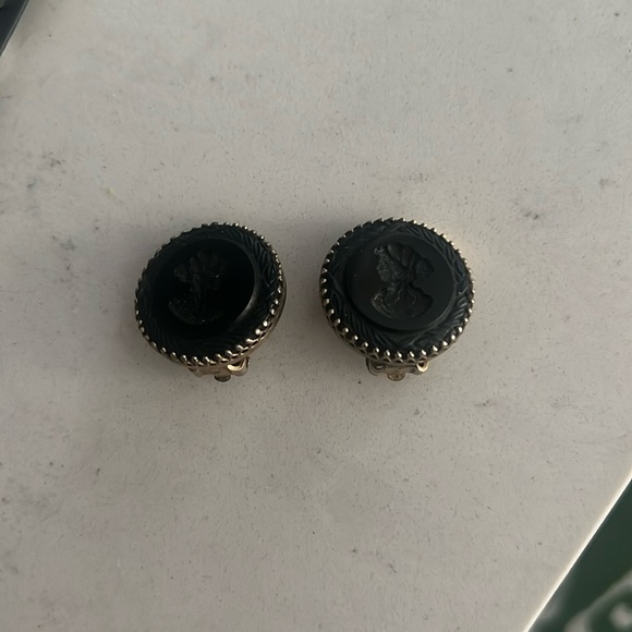 Vintage  black Victorian portrait clip on earrings - Picture 1 of 4